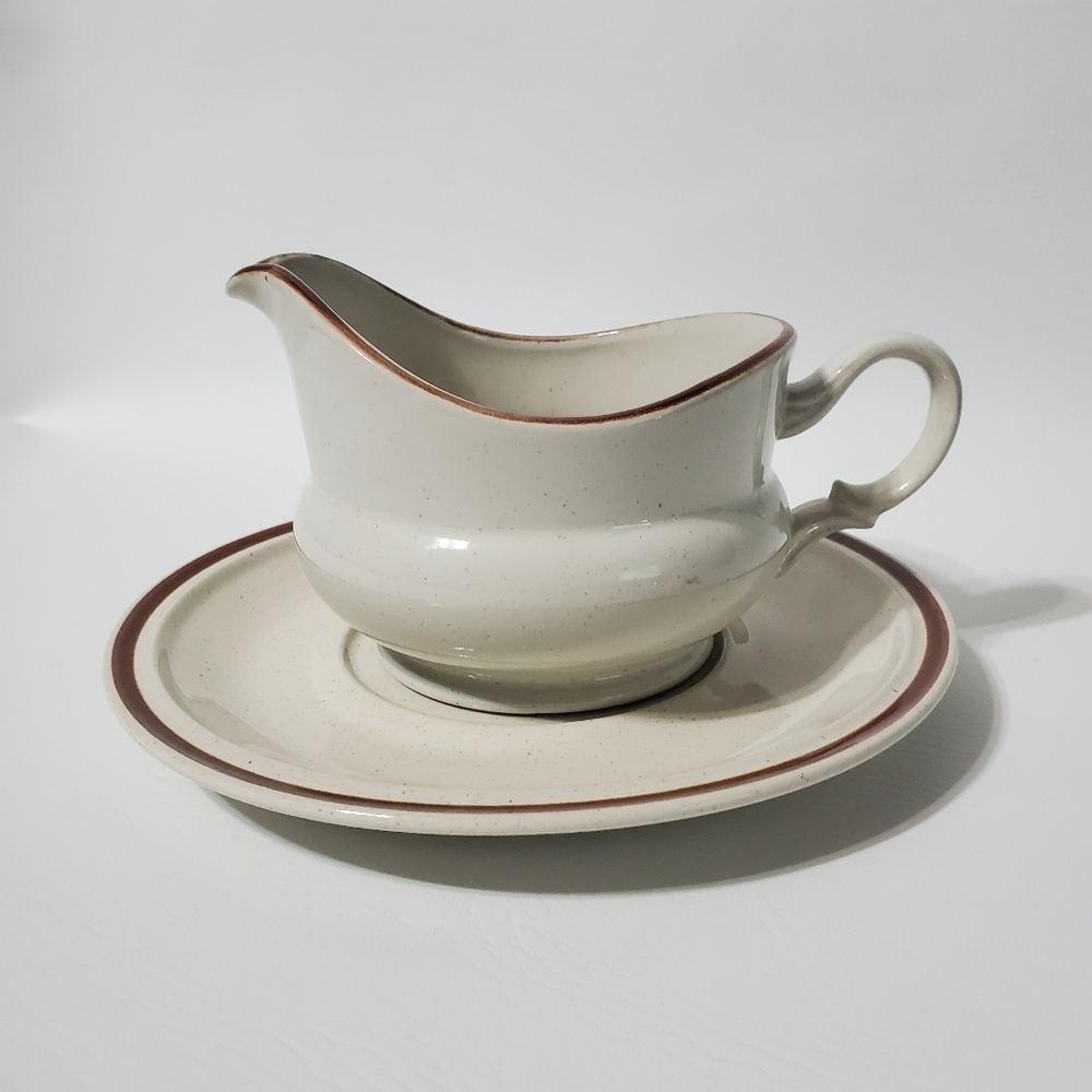Hearthside Casual Elegance Cream Stoneware Gravy Boat Saucer Set Brown Speckles